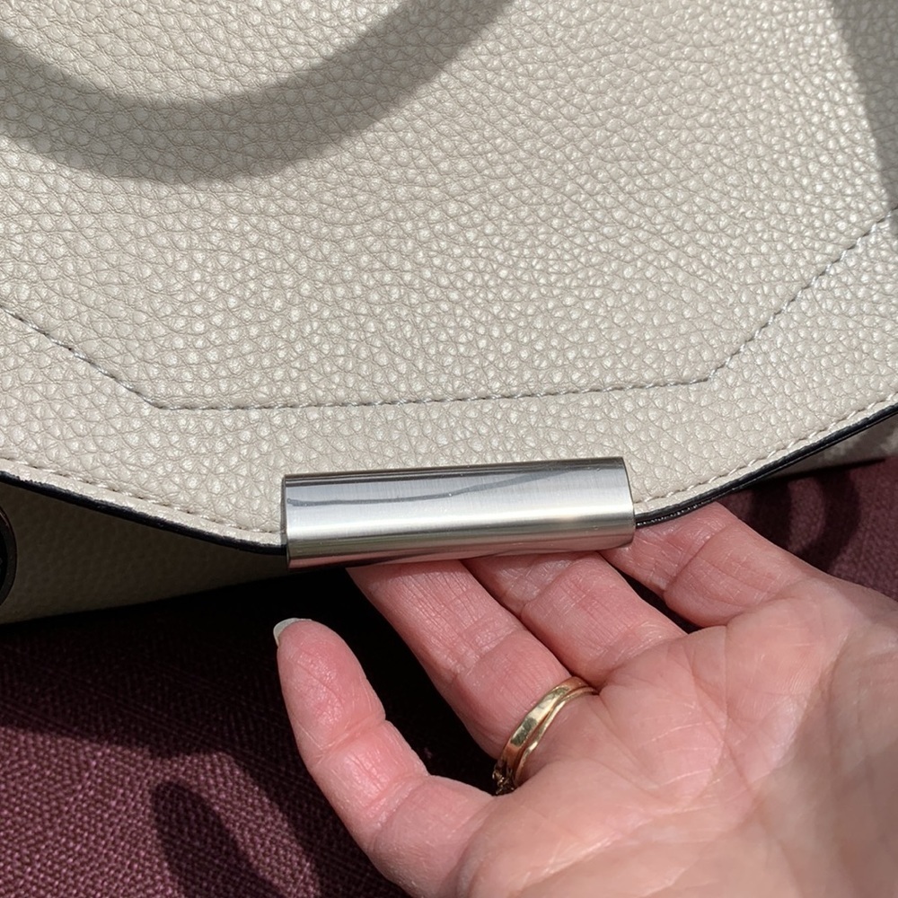 London Fog Andre SA Handbag/Shoulder Bag - Picture 6 of 16